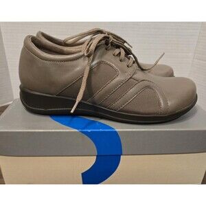 NIB SoftWalk Topeka Women's Shoes Sneakers Lace Up Sage Size 6.5 M NEW